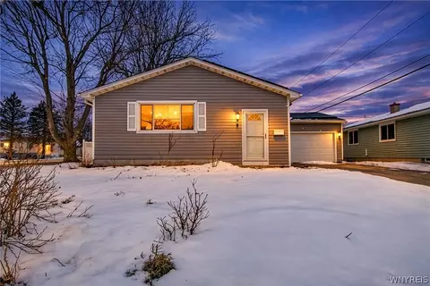 4 E Toulon Dr, Cheektowaga, NY 14227