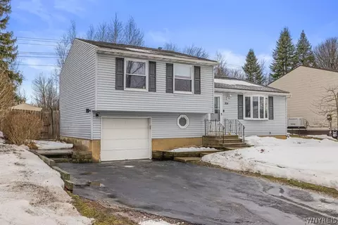 164 Oakhill Dr, Hamburg, NY 14075