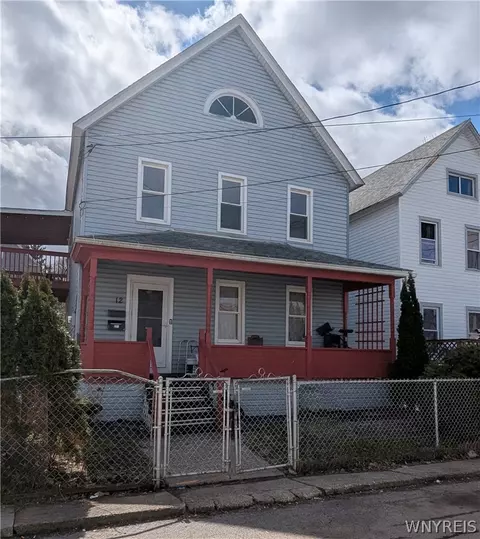12 Ashley Pl, Lockport, NY 14094