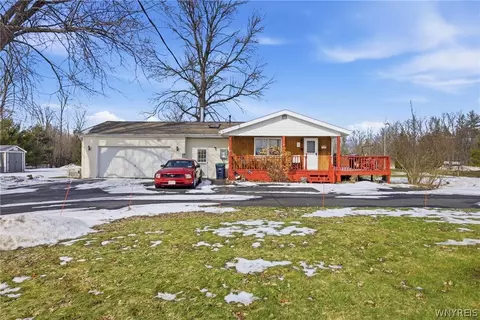 3323 New Rd, Ransomville, NY 14131
