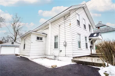 53 Lewis St, Lockport, NY 14094
