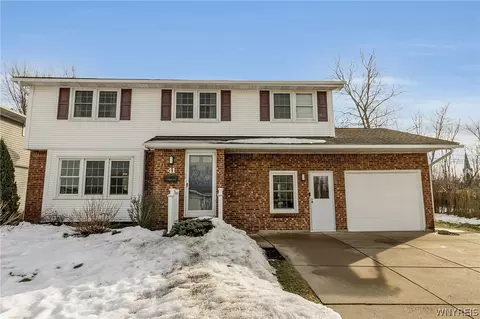 41 Patricia Dr, West Seneca, NY 14224