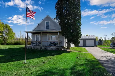 1261 Gowans Rd, Evans, NY 14006