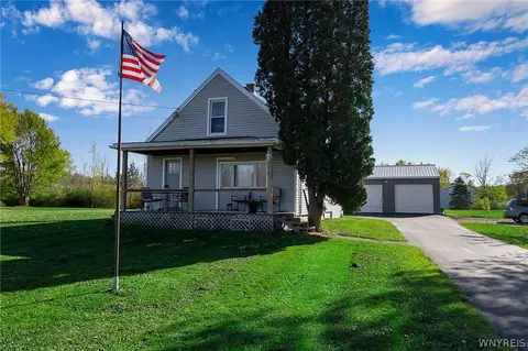 1261 Gowans Rd, Evans, NY 14006