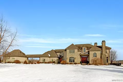 7260 Country View Ln, Clarence Center, NY 14032
