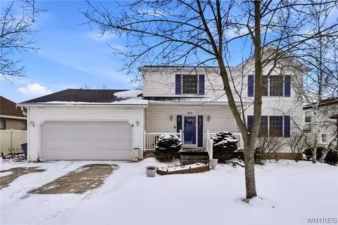 2208 Katherine Dr, Wheatfield, NY 14304