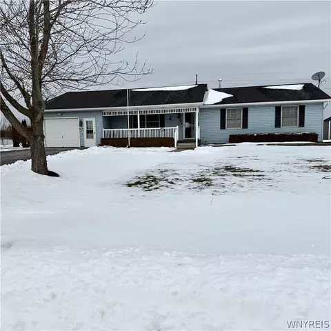 5621 Jeffrey Dr, Lockport, NY 14094