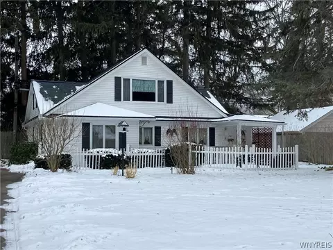 207 Coolidge Rd, Irondequoit, NY 14622