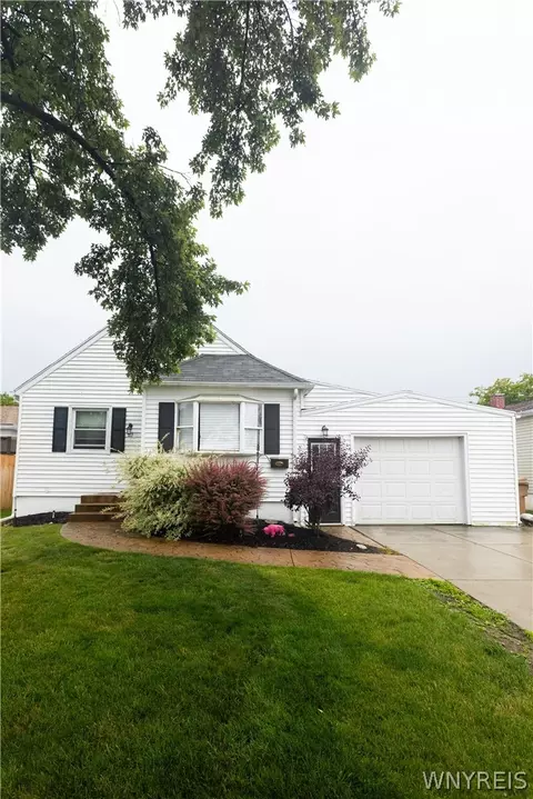 63 Sprucewood Dr, Cheektowaga, NY 14227