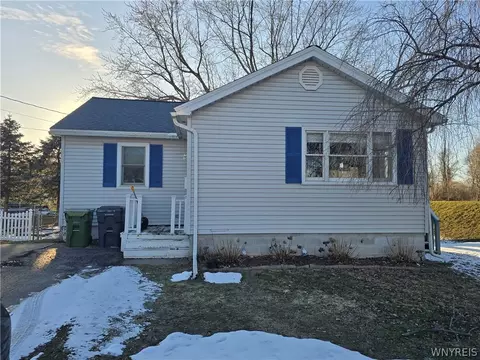 9 Butler Pkwy, Royalton, NY 14105
