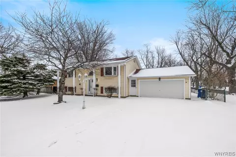 274 Royal Pkwy W, Amherst, NY 14221