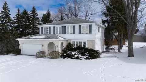 93 Hemlock Dr, West Seneca, NY 14224