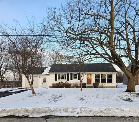 65 Norma Dr, West Seneca, NY 14218