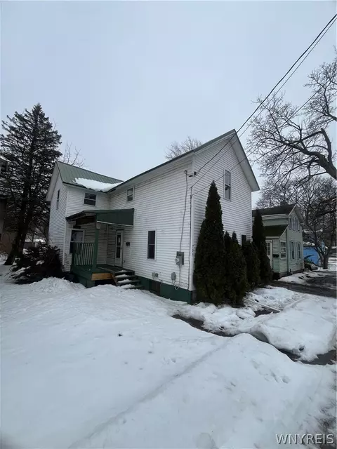 709 Gwinn St, Shelby, NY 14103