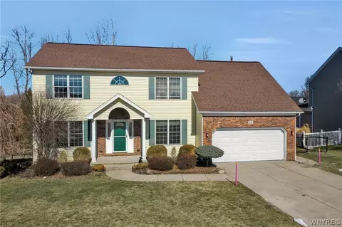 24 Garnet Dr, Cheektowaga, NY 14227