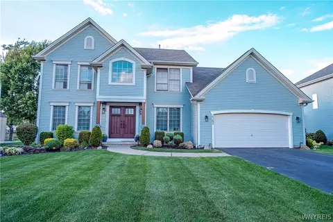 6382 Pincherry Way, Lake View, NY 14085