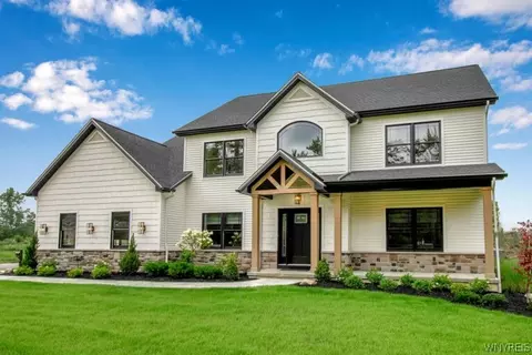 4 Streamsong Ct, East Amherst, NY 14051