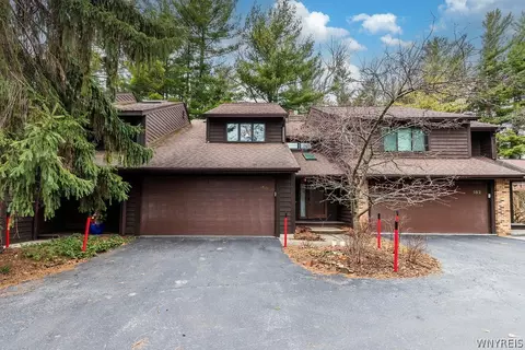 186 Breezewood Cmn, East Amherst, NY 14051