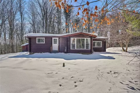 13357 Ward Rd, Holland, NY 14080