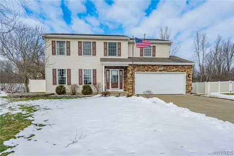 2517 Danielle Dr, Wheatfield, NY 14304