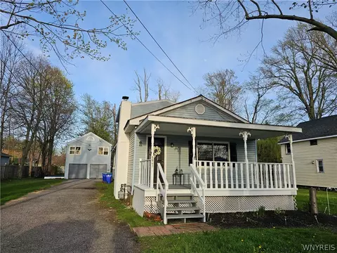 5841 Lakeview Ter, Lake View, NY 14085