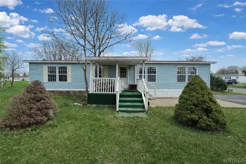 455 Chestnut Dr, Lockport, NY 14094