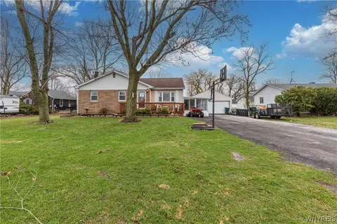 6795 Nash Rd, Wheatfield, NY 14120