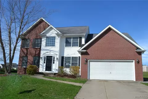 11 Taylor Ct, West Seneca, NY 14224