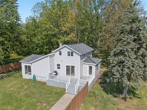 8420 Akron Rd, Royalton, NY 14094