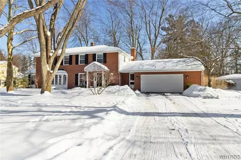 125 Briarhill Rd, Amherst, NY 14221