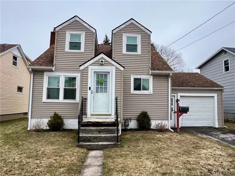 70 Irwinwood Rd, Lancaster, NY 14086