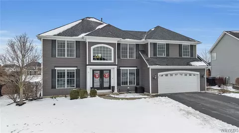 26 Sterling Pl, Lancaster, NY 14086