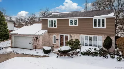 27 Summerview Rd, Amherst, NY 14221