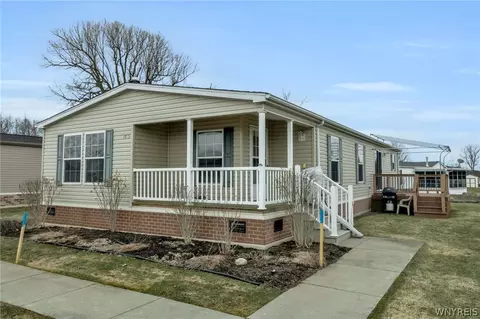 4665 Cotherstone Cir, Clarence, NY 14031