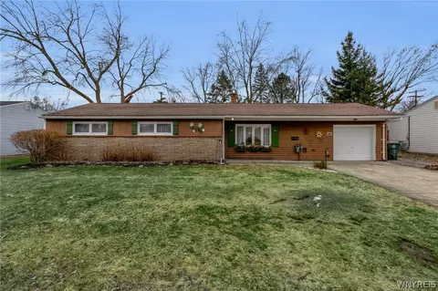 30 Bonita Dr, Depew, NY 14043