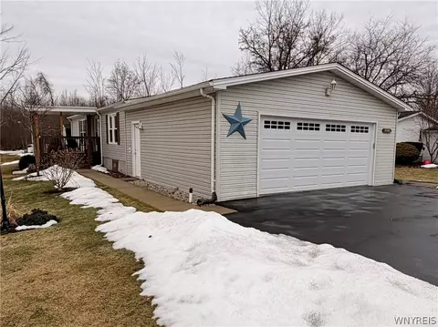 6242 Corwin Sta, Newfane, NY 14108