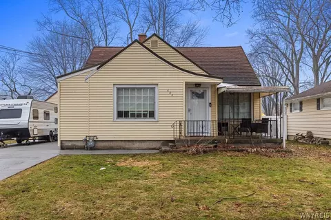 404 E Stenzil St, North Tonawanda, NY 14120