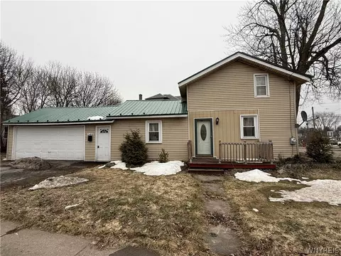 146 Prospect St, Lockport, NY 14094