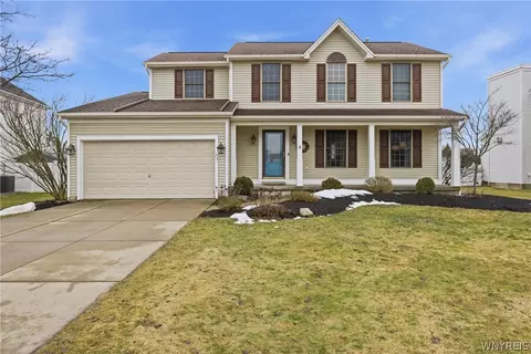 23 Woodgate Dr, Lancaster, NY 14086
