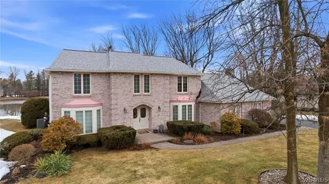 19 Rolling Meadow Ln, East Amherst, NY 14051