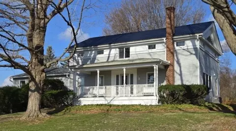 8121 Telephone Rd, Le Roy, NY 14482