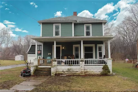 36 Lake Ave, Hanover, NY 14136