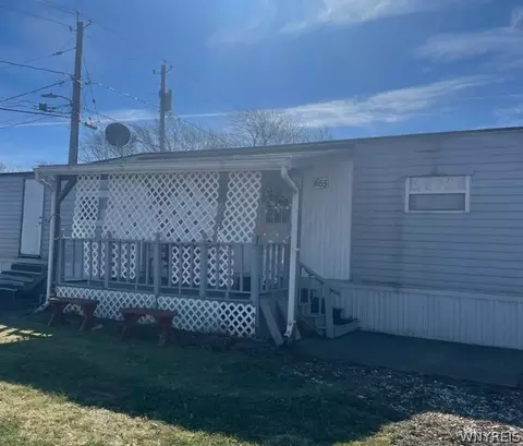 655 Roger Dr, Niagara, NY 14304