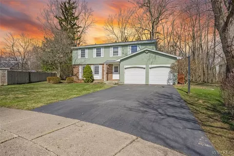 63 Sovereign Ct, Getzville, NY 14068