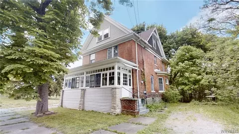 734 Willow Ave, Niagara Falls, NY 14305