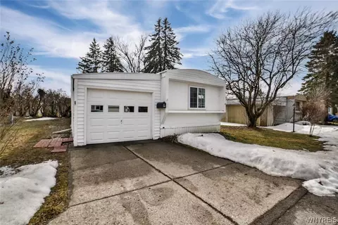 136 Quarry Hill Ests, Newstead, NY 14001