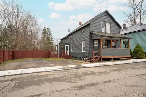 29 York St, Evans, NY 14006