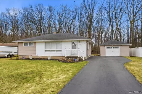 7383 Saint Joseph Rd, Niagara, NY 14304