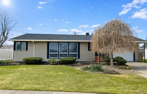 98 Jamaica Rd, Tonawanda, NY 14150
