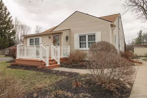 3827 Bates Rd, Ridgeway, NY 14103